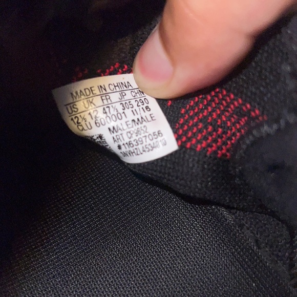 Yeezy 350 V2 - Picture 6 of 7